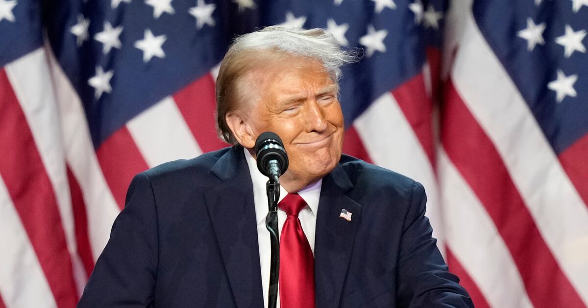 El expresidente y candidato republicano Donald Trump habla durante la fiesta electoral el miércoles 6 de noviembre de 2024, en West Palm Beach, Florida. (Foto: AP| Alex Brandon)