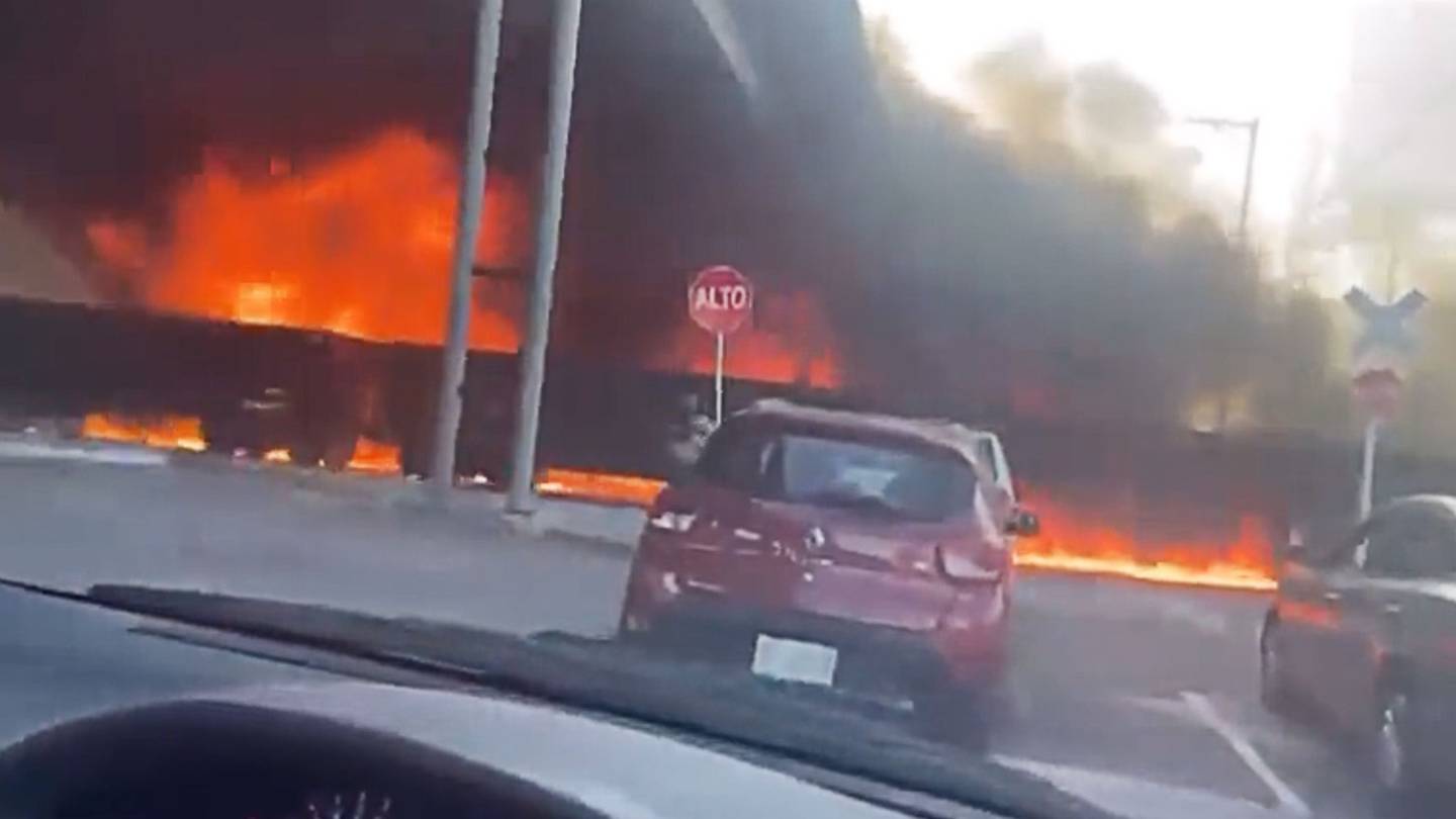 Estalla pipa tras chocar contra tren en Aguascalientes; hay lesionados y  casas incendiadas – El Financiero