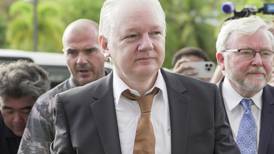 Julian Assange se declara culpable de filtrar documentos clasificados de EU; podrá volver a Australia