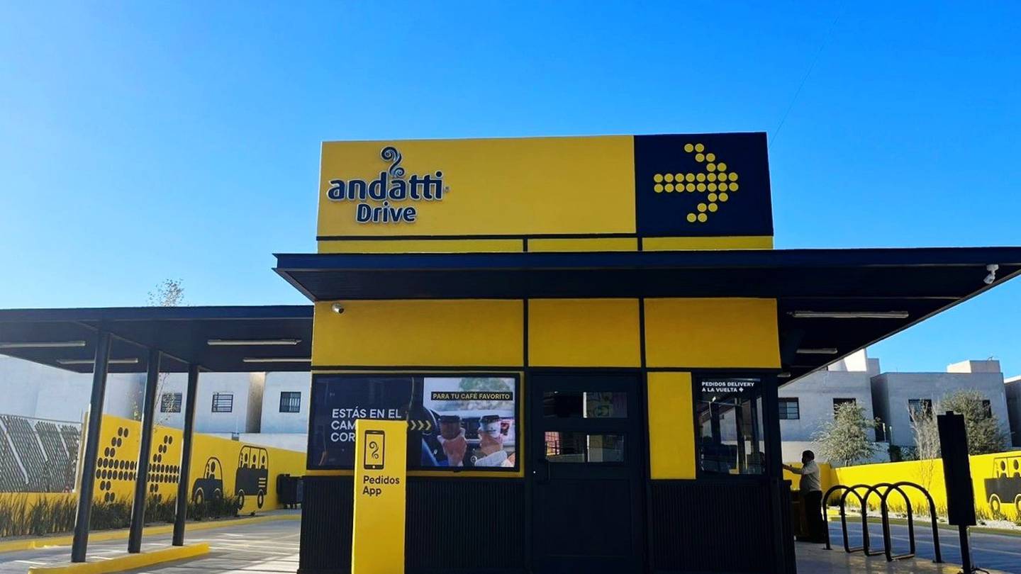 Abre Oxxo su primera cafetería “Andatti Drive” – El Financiero