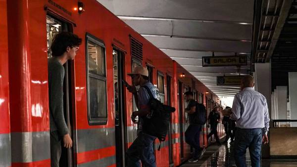 Metro de la CDMX a ‘paso de tortuga’: Líneas 5, 7 y 8 con retrasos de hasta 20 minutos este martes