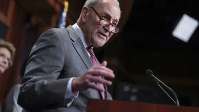 Puro ‘chiavo’ en los demócratas: Chuck Schumer, de 73 años, ‘alza la mano’ para reemplazar a Biden