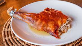 ¿Porque el cochinillo de Segovia se parte con el canto de un plato?