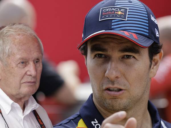 Checo Pérez desconoce por qué Helmut Marko insinúa que podría perder su asiento en Red Bull 