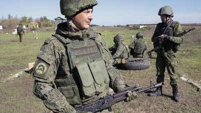 Rusia denuncia ataque terrorista en campo militar; tiroteo deja 11 muertos