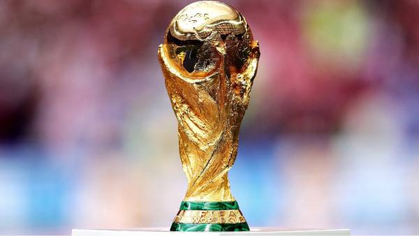 Visa trae el Trofeo de los Campeones de la Copa Mundial de la FIFA
