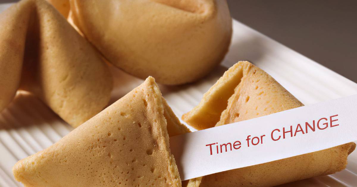 Día de las Galletas de la Suerte Chinas 🥠🤞🏻🍀 ¿Te gustaría saber cómo  hacer las galletas de la fortuna? Vamos a probar un poco de nuestra…