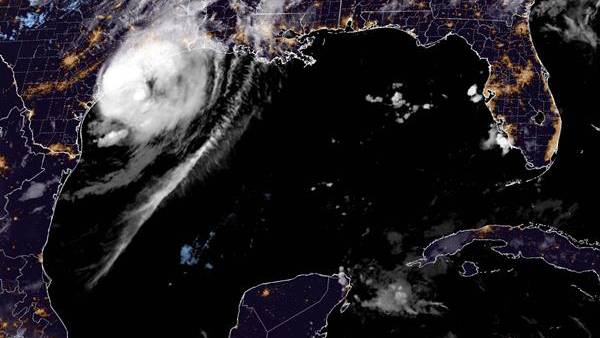 ‘Debby’ toma fuerza: Prevén desastres por lluvias ante choque de huracán en Florida