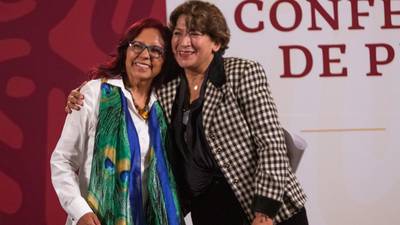 Delfina Gómez dice dejar la SEP ‘viva y en marcha’ a Leticia Ramírez