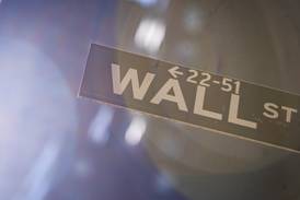 Regresa la calma a Wall Street y Dow Jones registra nuevo récord
