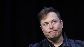 Algo en las baterías de los autos eléctricos tiene harto a Elon Musk... ¿Qué es?