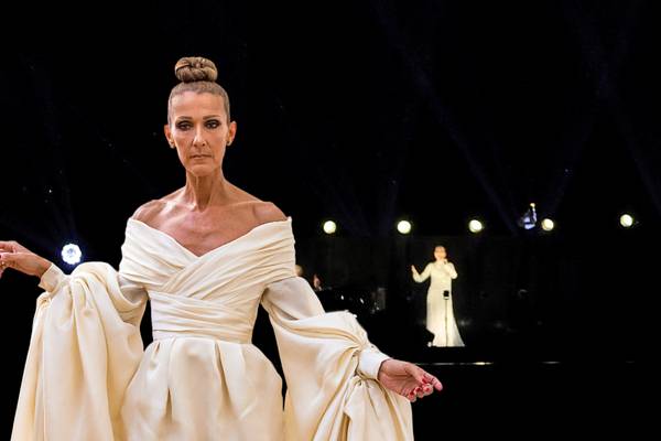 Céline Dion reaparece cantando en la inauguración de París 2024: ¿Cómo fue su presentación?