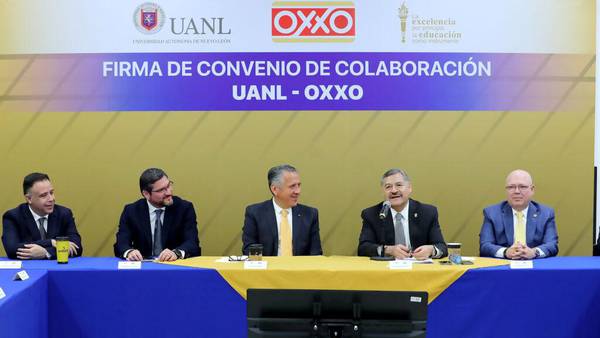 Firman OXXO y UANL acuerdo en favor de la comunidad estudiantil