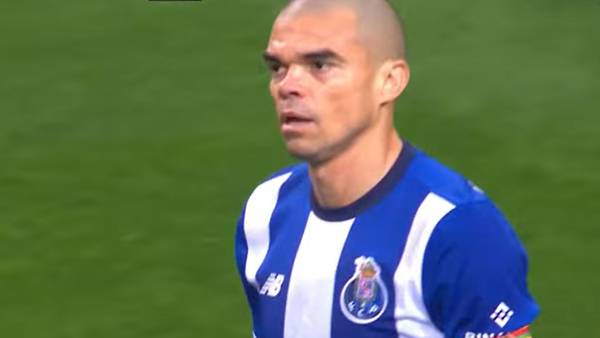¡A lo Mozo! Pepe hace increíble autogol, pero Porto remonta y golea (VIDEO)