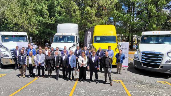 “Educación en Movimiento”, el programa con el que Daimler Truck México prepara a los operadores de nueva generación