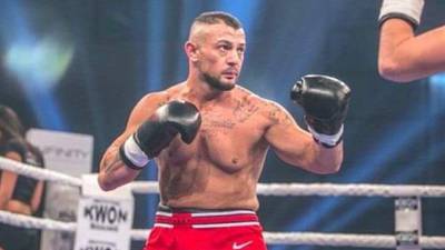 Muere boxeador Musa Yamak tras sufrir infarto sobre el ring