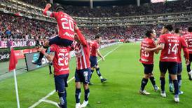 Exdelantero de Chivas es goleador en el extrajero; clubes se pelean su fichaje