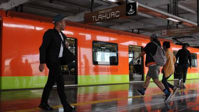 Metro de CDMX, en marcha lenta por lluvias: ¿Qué líneas registran lento avance este viernes?