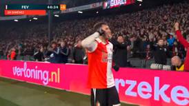 ¡Bebogoooool! Santi Giménez aprovecha marca floja de Jorge Sánchez y empata ante Ajax
