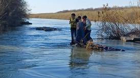 Salvan de ahogarse a dos niños y seis adultos en el Río Bravo