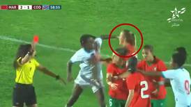 Jugadora del Congo propinó BRUTAL puñetazo a rival tras ser EXPULSADA en amistoso ante Marruecos (VIDEO)