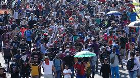 Cuarta caravana de cientos de migrantes parte desde Tapachula hacia el norte del país 