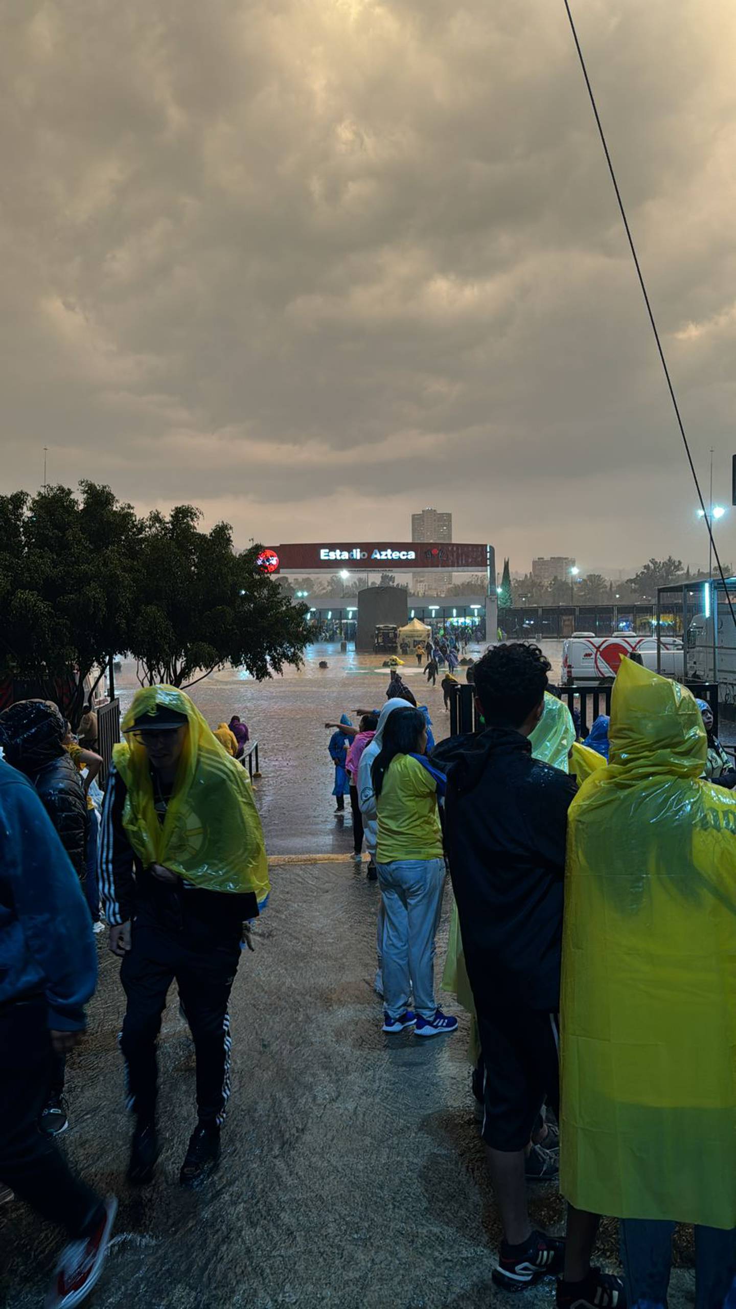 Las fuertes lluvias en la CDMX retrasaron el partido entre América y Monterrey en la final femenil de la Liga MX: (Foto: Andrea Vázque/El Financiero)