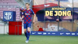 Frenkie de Jong ya viste la playera del Barcelona en el Camp Nou