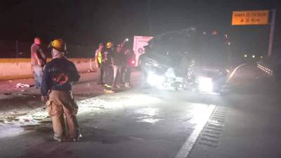Vuelca camioneta en la Autopista del Sol; muere regidora de Tecoanapa, su hijo y otra persona