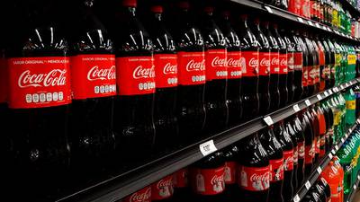 Tipo de cambio y aislamiento por COVID 'pega' a ventas de Coca-Cola Femsa; caen 5.1% en 4T20