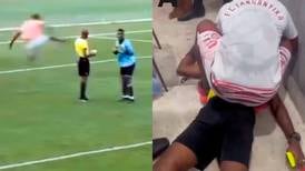 Árbitro es reportado en estado crítico por golpiza de fans en África; jugadores celebran junto al cuerpo (VIDEO)