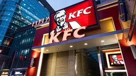 La inteligencia artificial 'le pinta' una nueva sonrisa al Coronel Sanders de KFC en China