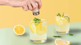 ¿Para qué sirve tomar agua de limón con sal?