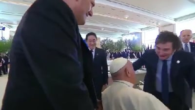 ¿Sin rencores? Papa Francisco y Javier Milei se abrazan en cumbre del G7
