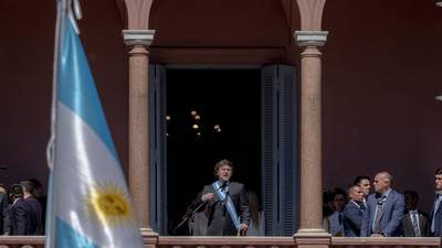 ¿Qué sabemos del plan que Javier Milei puso en marcha para privatizar empresas en Argentina? 