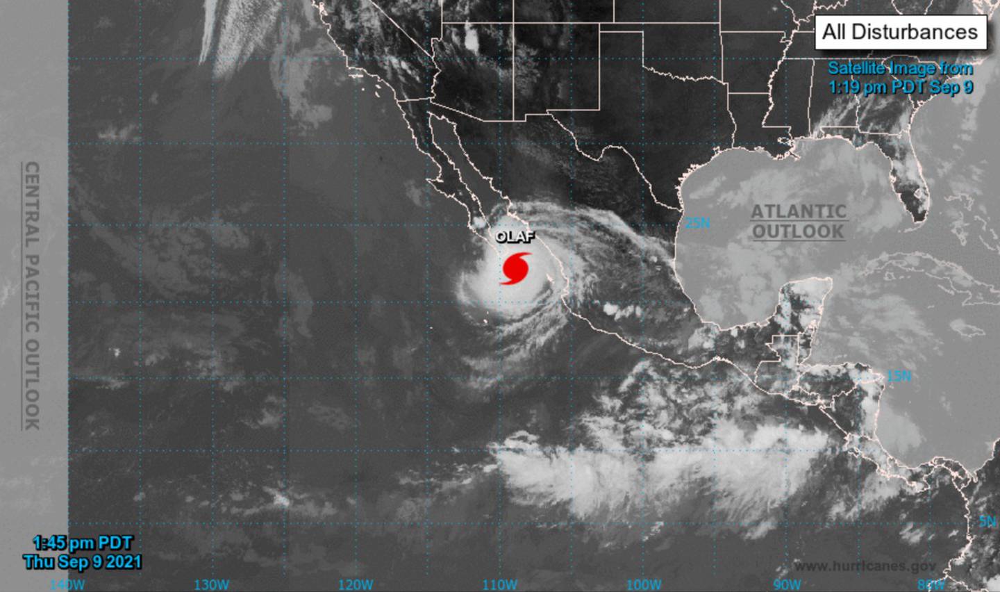 Así puedes seguir en vivo la trayectoria del huracán ‘Olaf’ que amenaza