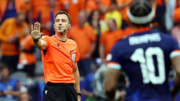 ‘Y basta ya...’: La UEFA le pone un alto a los reclamos al árbitro con esta modificación al reglamento