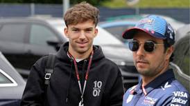 ‘Todos saben que es buen piloto, pero no siente el coche’: Pierre Gasly defiende a Checo Pérez 