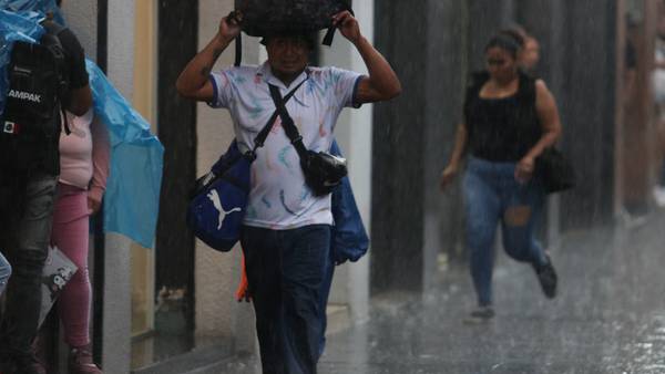 Dos ondas tropicales ‘inundarán’ a México: ¿Qué estados esperan lluvias intensas hoy?