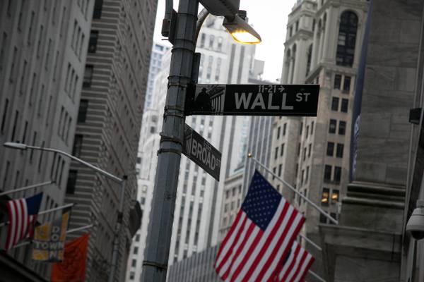 Wall Street sigue a la baja por reportes de empresas: Nasdaq pierde 0.93%