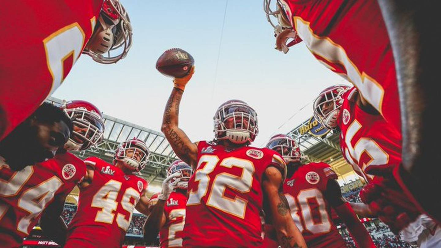 Campeones Kansas City Chiefs logran primer triunfo en la NFL luego