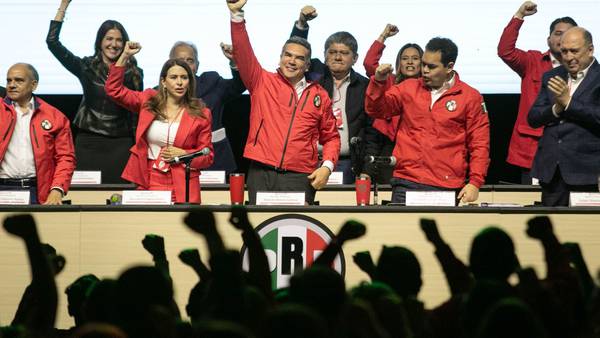 ¿Premio a sus resultados? Avalan priistas en asamblea reelección de ‘Alito’ Moreno