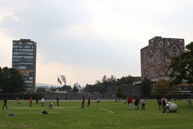 La UNAM abre sus puertas a miles de estudiantes nuevos