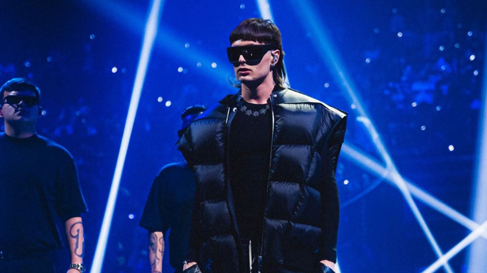 Las personas encargadas de este evento investigan al cantante