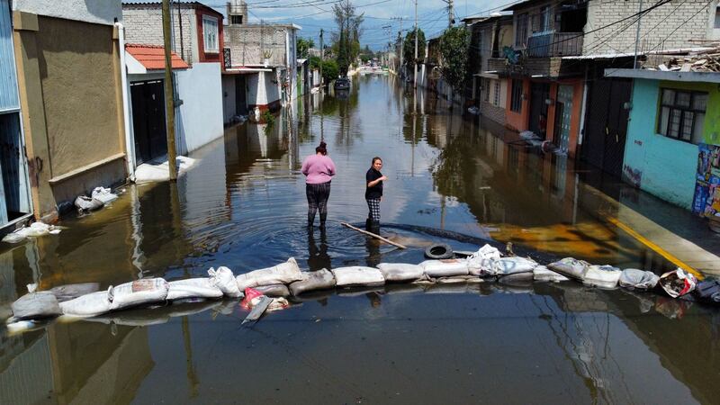 Las familias de Chalco lamentan los bienes perdidos en la inundación