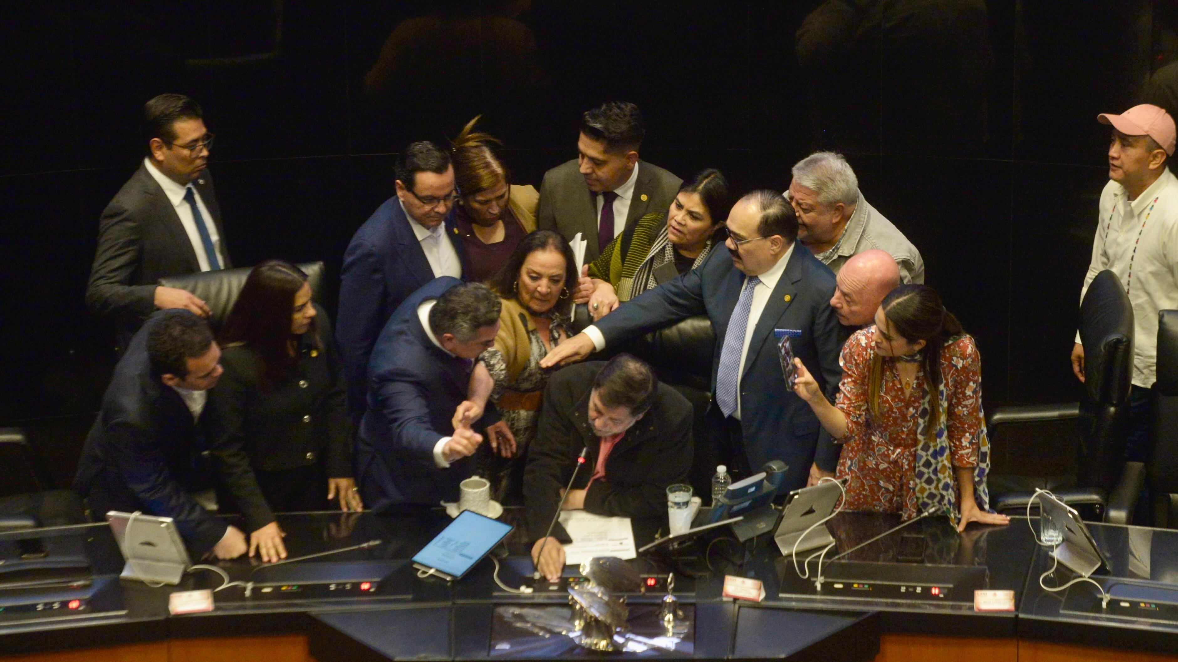 En el Pleno del Senado, Fernández Noroña y 'Alito' Moreno protagonizaron una pelea tras declararse constitucional la reforma de la supremacía. (Foto: El Financiero | LUCÍA FLORES)
