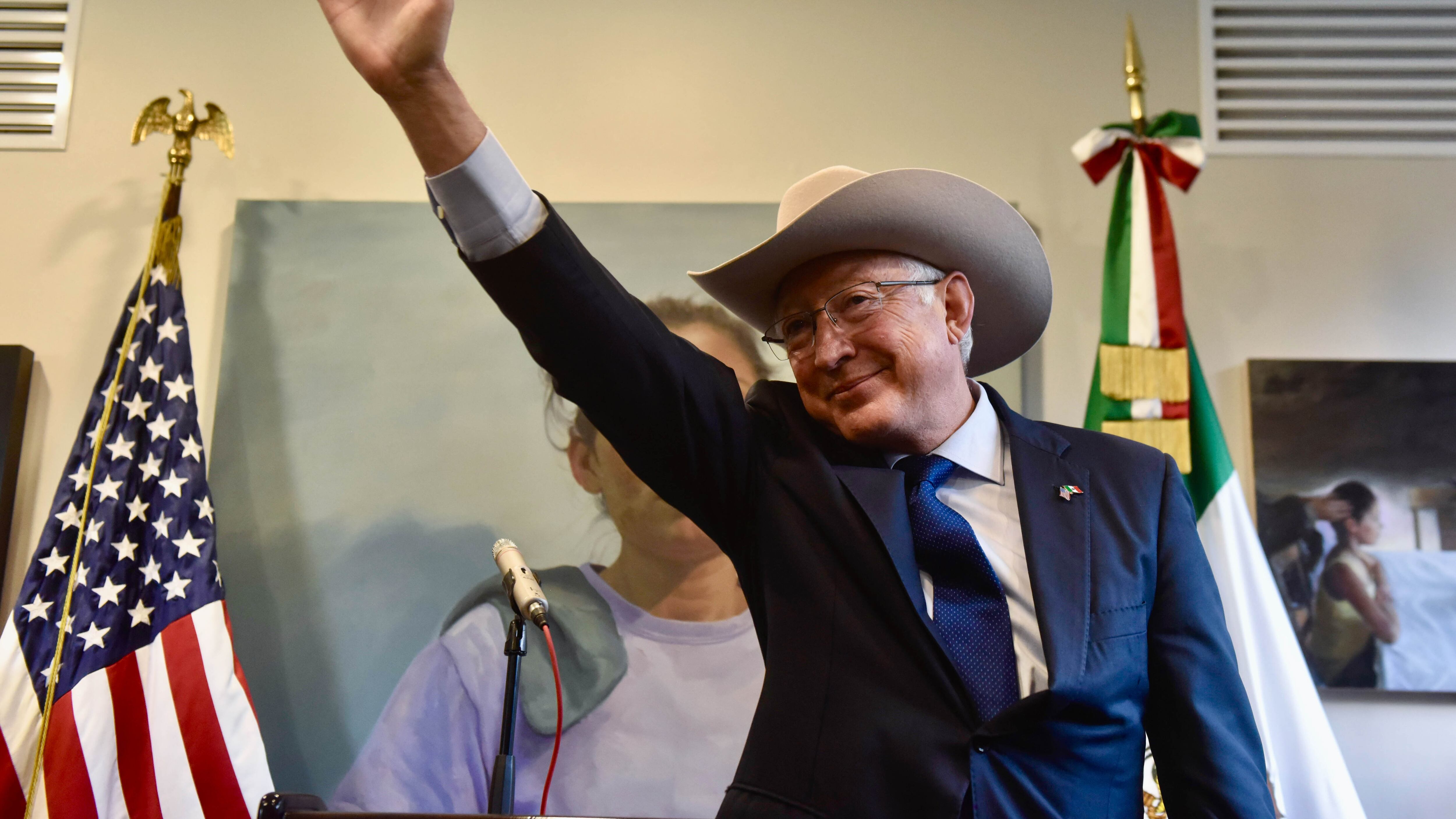 Somos familia': Ken Salazar destaca logros de México y EU en su despedida como embajador – El Financiero