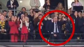¡Sigue la polémica! Luis Rubiales festejó junto a la Reina de España tocándose los genitales (VIDEO)