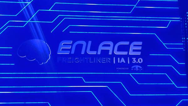 Presentan Enlace Freightliner 3.0, la primera telemática que detecta armas con IA