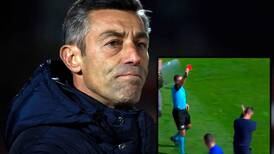 ¡Locura de Pedro Caixinha! Pidió ser expulsado y le aplaudió al árbitro en la cara: ‘Eres un débil’ (VIDEO)